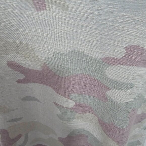 Old Navy Luxe Large Camo V Neck T Shirt Pink White Gray SOFT! - Picture 8 of 12